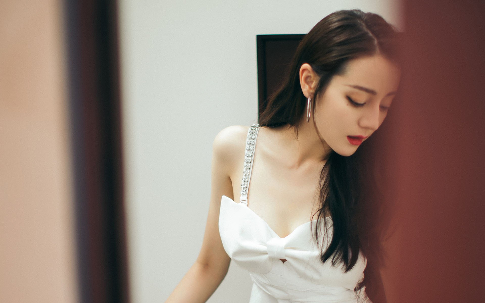 “中国女足与海外球队友谊赛，展示竞技水平”，中国女足在国际足联的世界排名